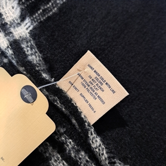 NWT St. John's Bay Plaid Scarf - Picture 7 of 11